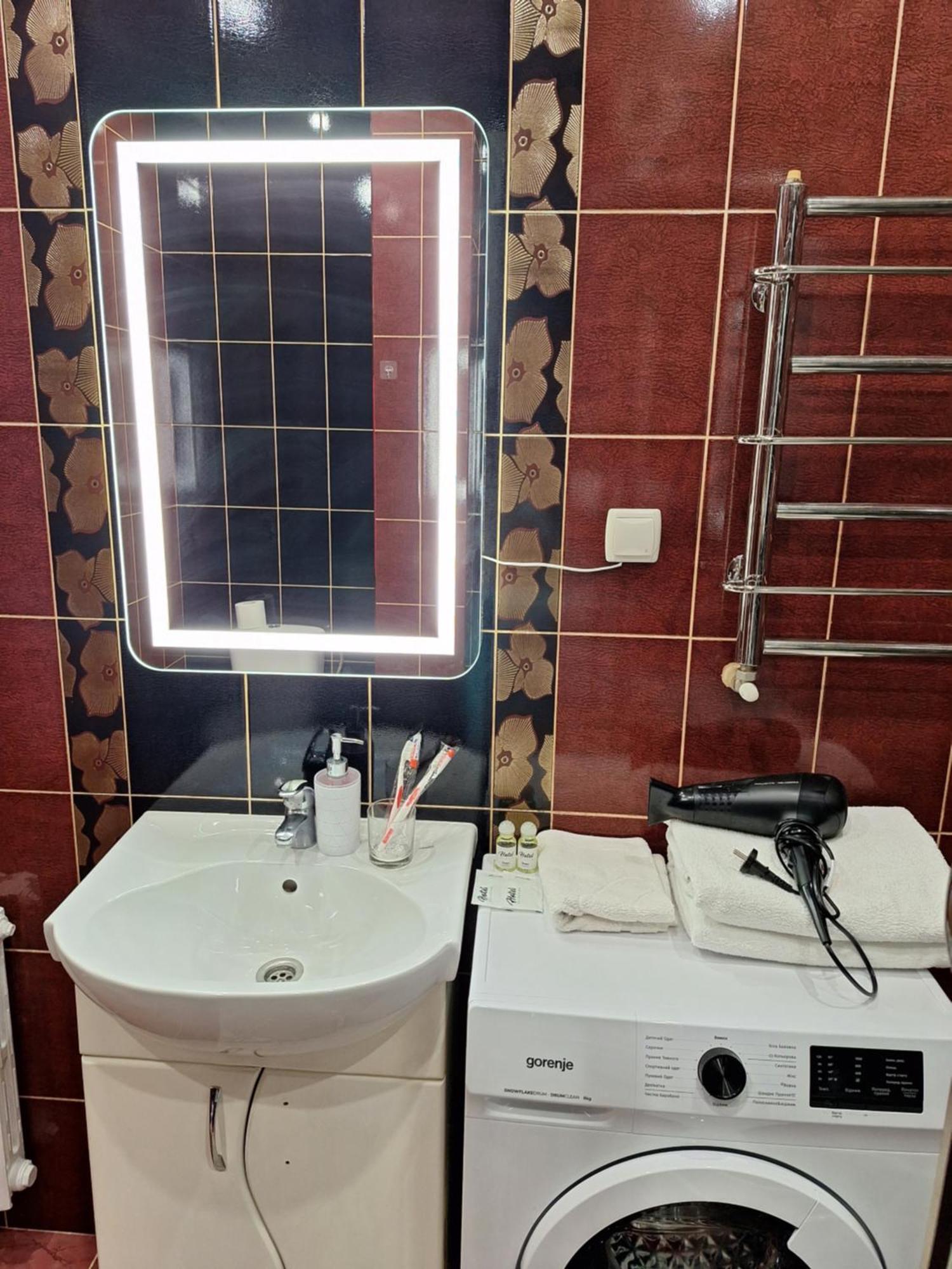 Однокімна Квартира Біля Каштанової Алеї У Центрі Полтави Мережа Alexapartments Документи Для Відряджень Безконтатне Заселення 24-7 Poltava Buitenkant foto